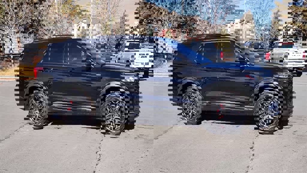 Used 2025 Ford Explorer ST-Line w/ Premium Package image 2