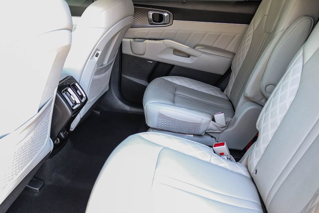 Certified 2025 Kia Sorento SX Prestige AWD/4WD image 18