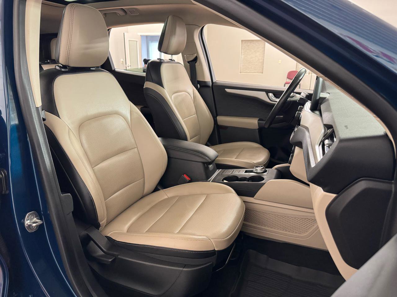 Used 2020 Ford Escape SEL image 39