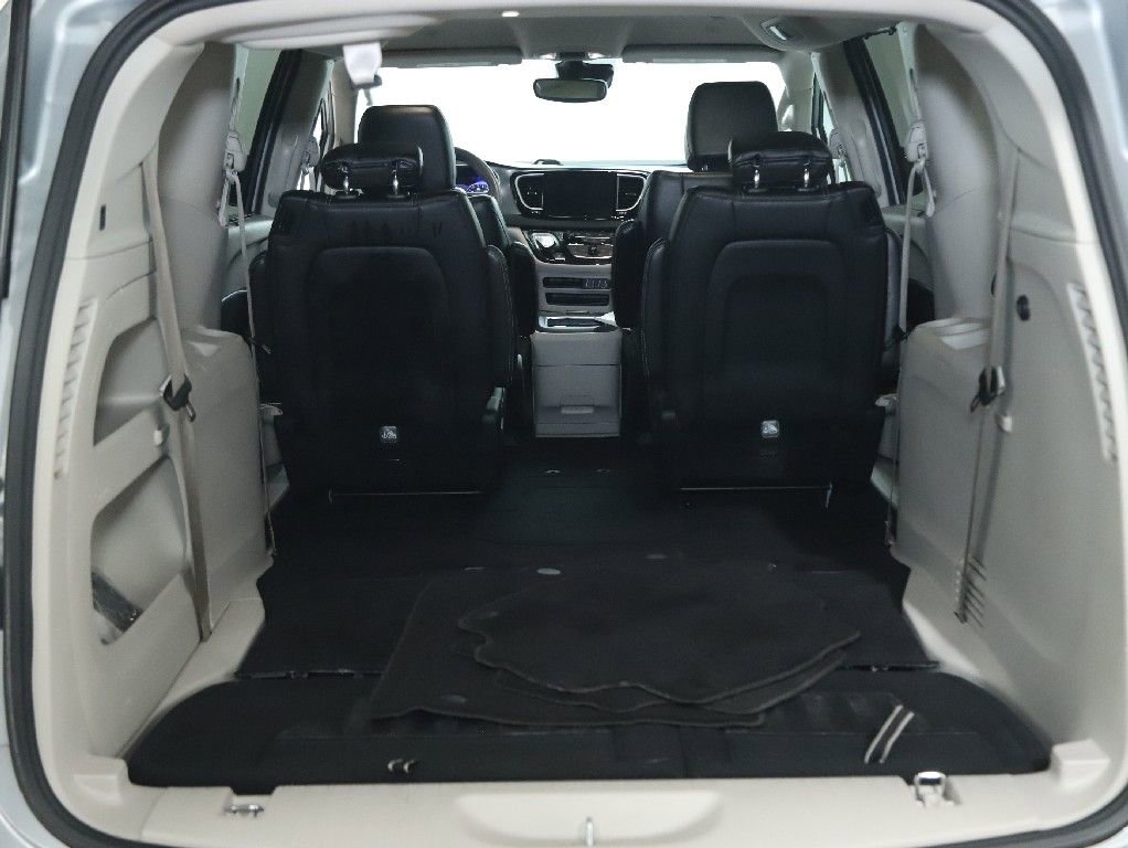 Used 2023 Chrysler Pacifica Touring-L FWD image 28