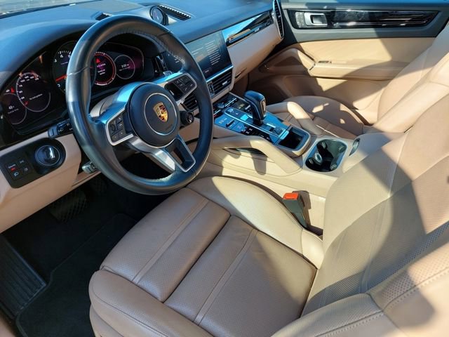 Used 2023 Porsche Cayenne Platinum Edition image 9