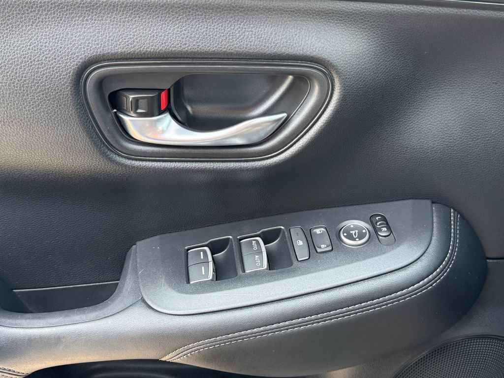 Used 2025 Honda HR-V EX-L image 11