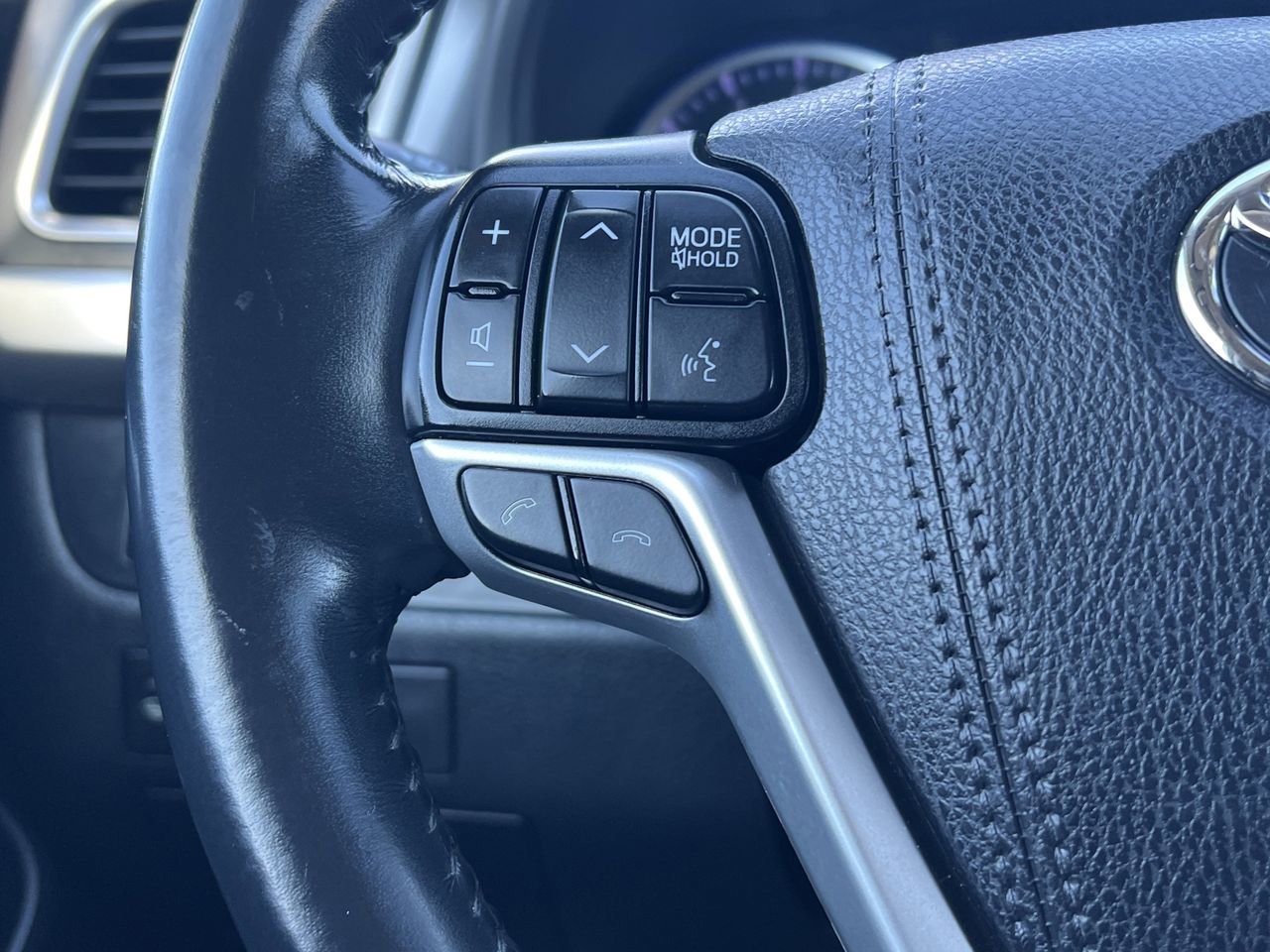 Used 2019 Toyota Highlander XLE image 18