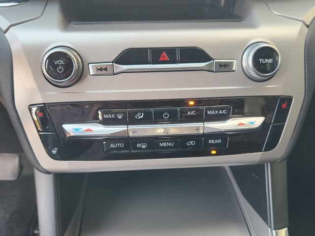 Used 2022 Ford Explorer XLT w/ Equipment Group 202A RWD image 17