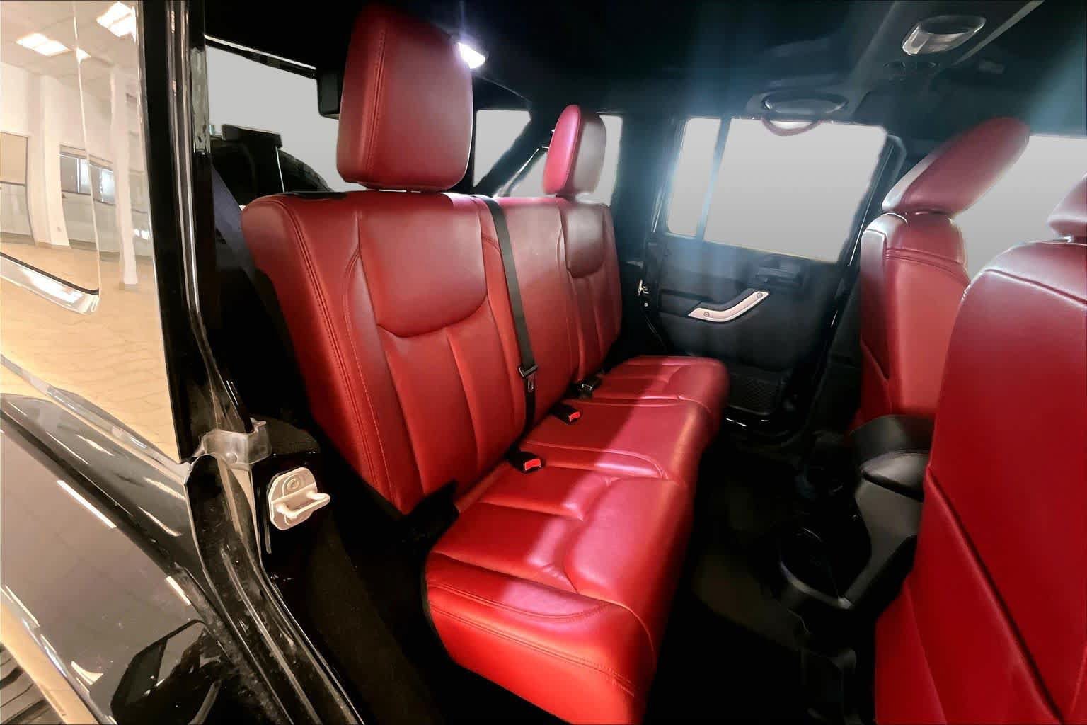 Used 2013 Jeep Wrangler Unlimited Rubicon AWD/4WD image 18
