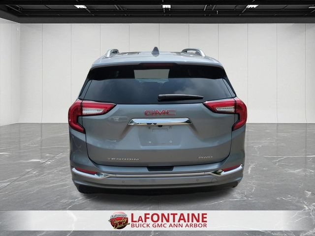Used 2024 GMC Terrain Denali w/ Denali Premium Package AWD/4WD image 7