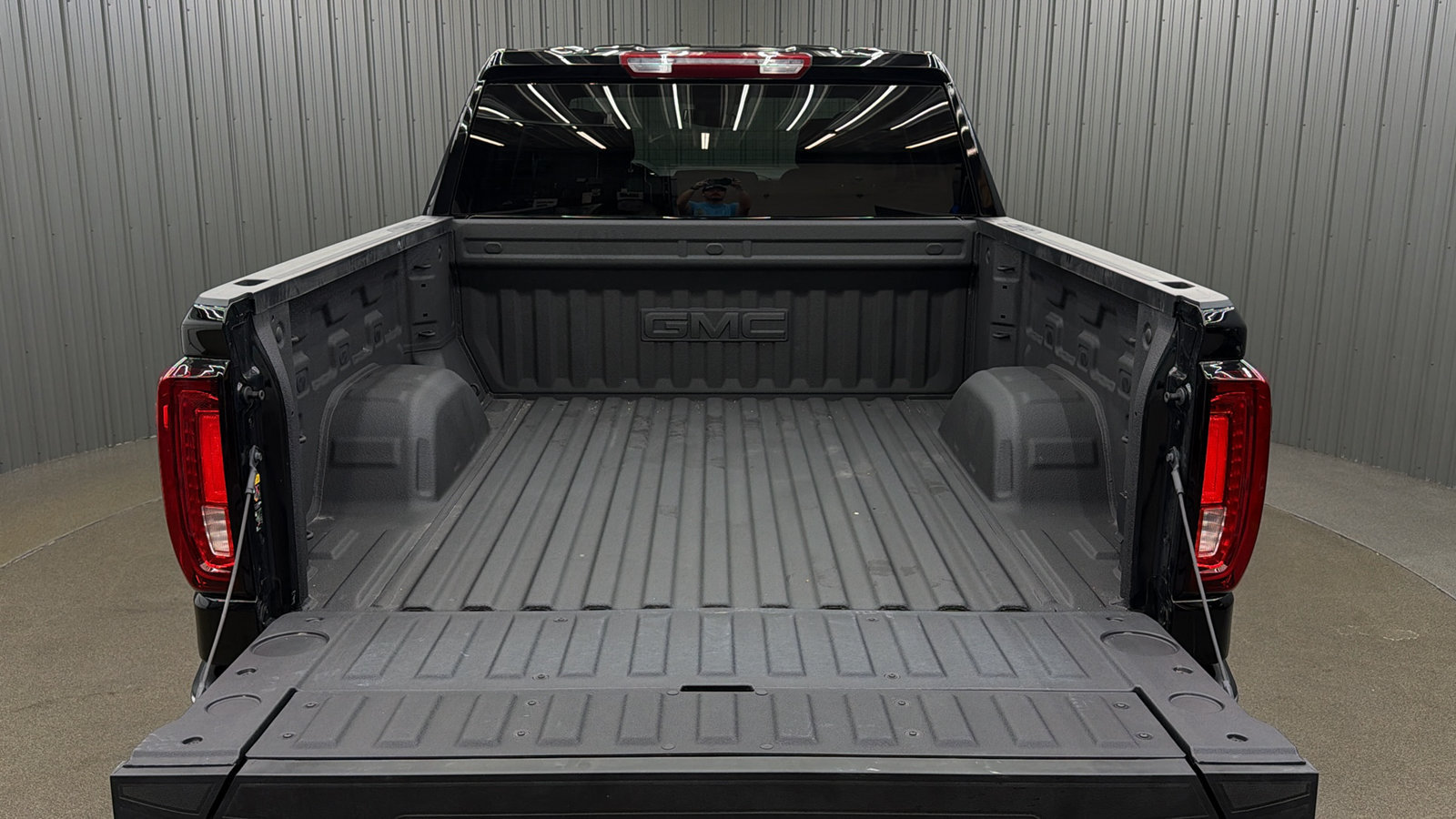 Used 2026 GMC Sierra 1500 SLT w/ SLT Premium Package AWD/4WD image 17