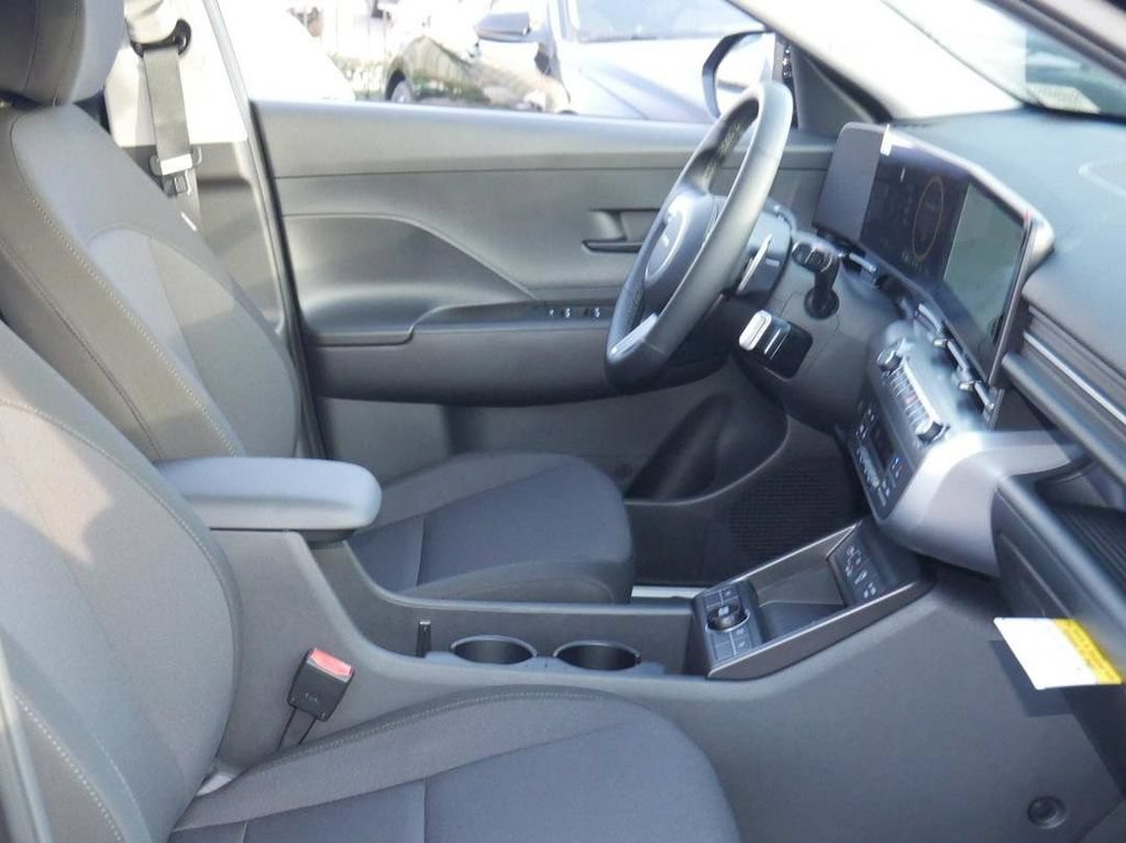 New 2025 Hyundai Kona SEL FWD image 7