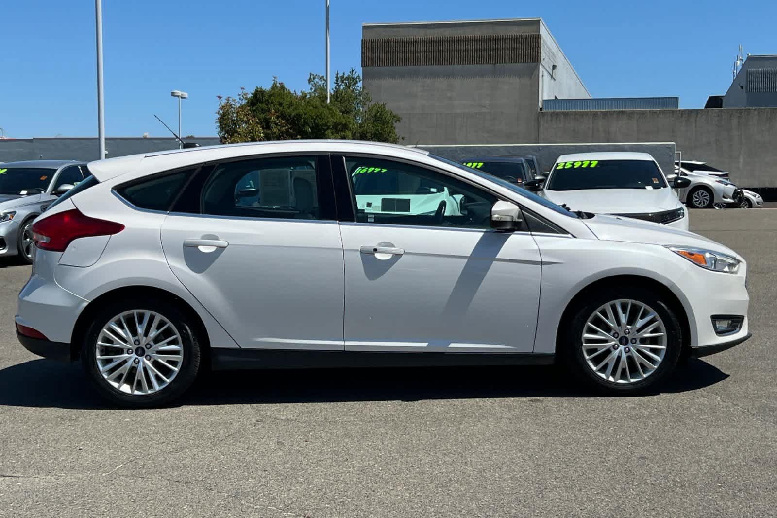 Used 2016 Ford Focus Titanium FWD image 6