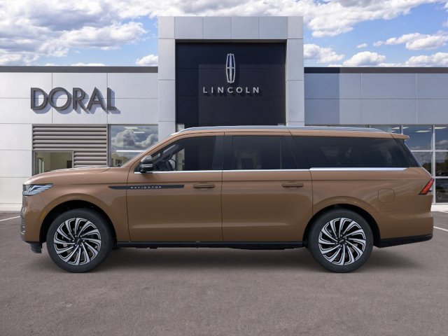 New 2026 Lincoln Navigator L Black Label AWD/4WD image 3