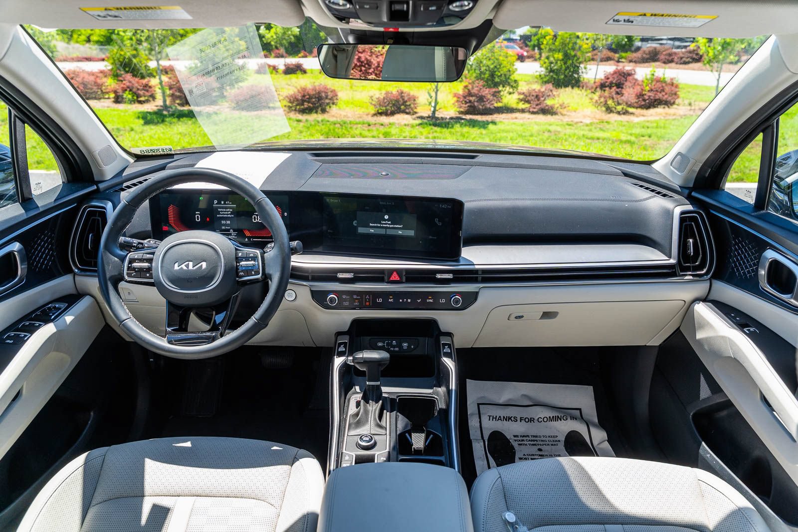 Used 2025 Kia Sorento EX w/ Panoramic Sunroof Package FWD image 23