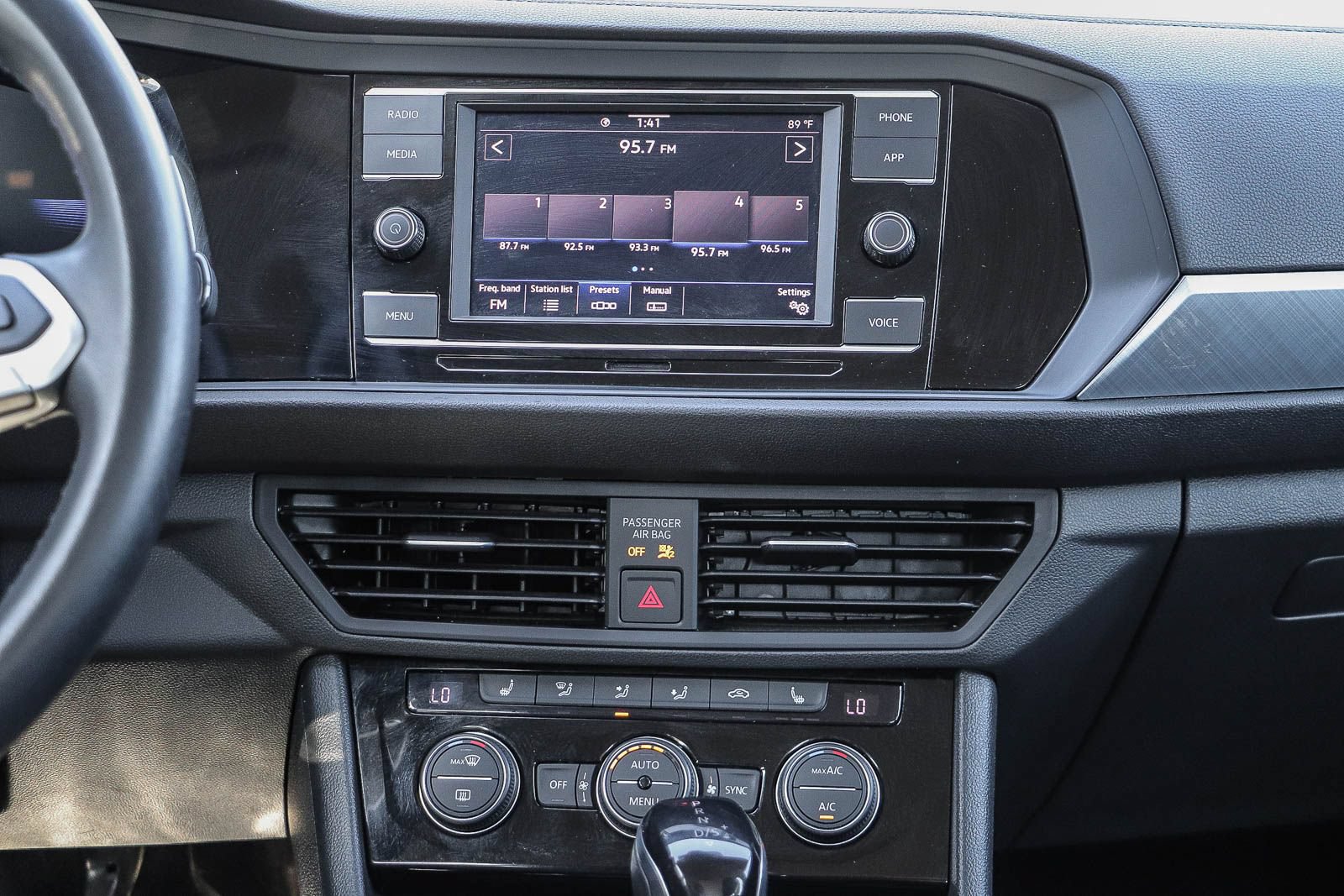 Used 2024 Volkswagen Jetta SE FWD image 14