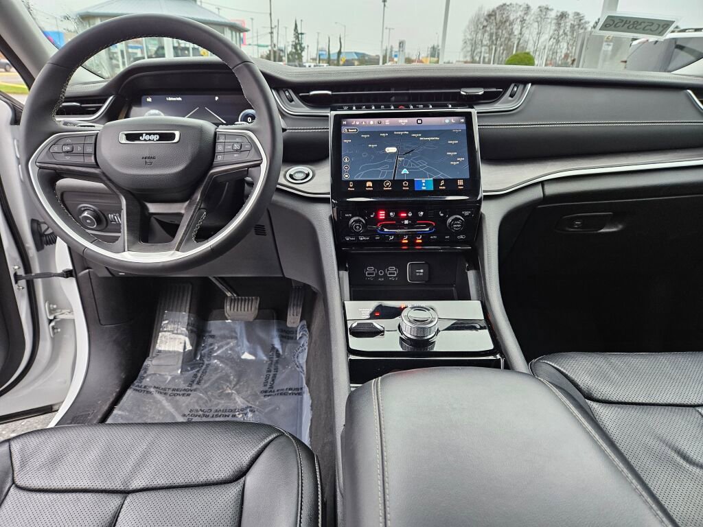 Used 2023 Jeep Grand Cherokee Limited w/ Luxury Tech Group II image 22