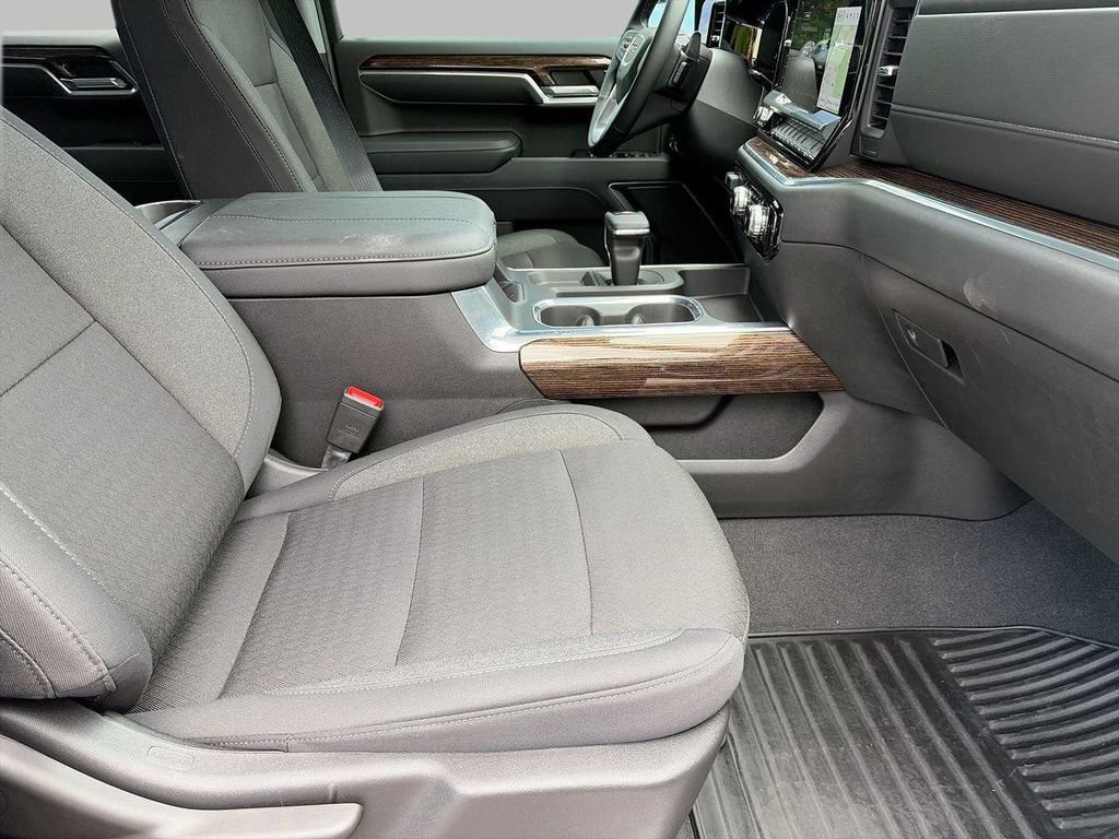 Used 2025 GMC Sierra 1500 Elevation w/ X31 Off-Road Package AWD/4WD image 10