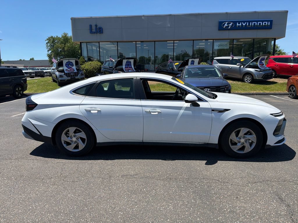 Certified 2025 Hyundai Sonata SE FWD image 2