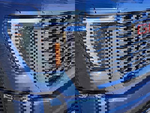 Used 2025 GMC Sierra 3500 Denali w/ Denali Reserve Package image 8