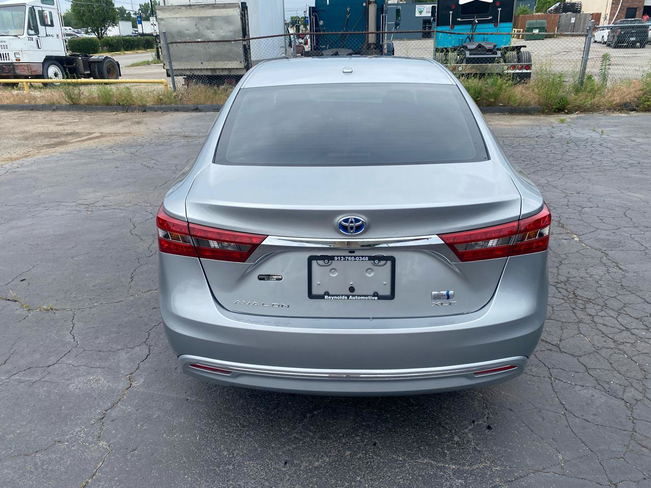 Used 2016 Toyota Avalon XLE Premium FWD image 9