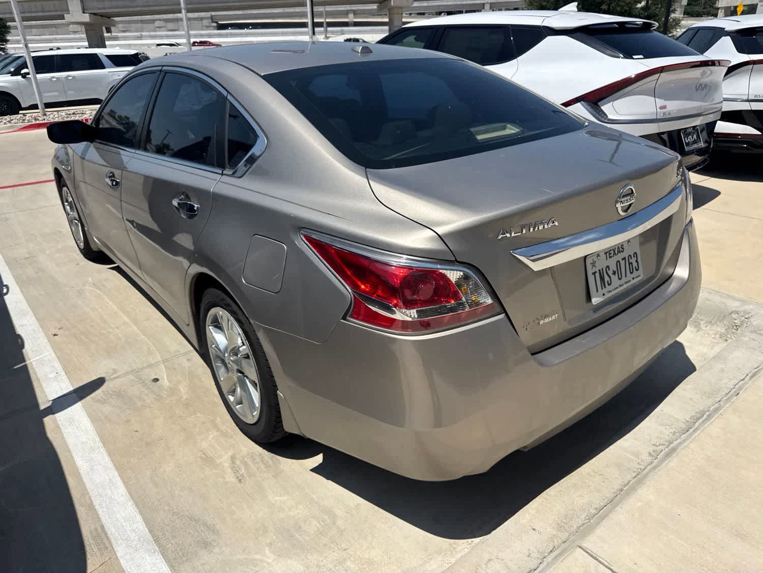 Used 2015 Nissan Altima 2.5 SV FWD image 4