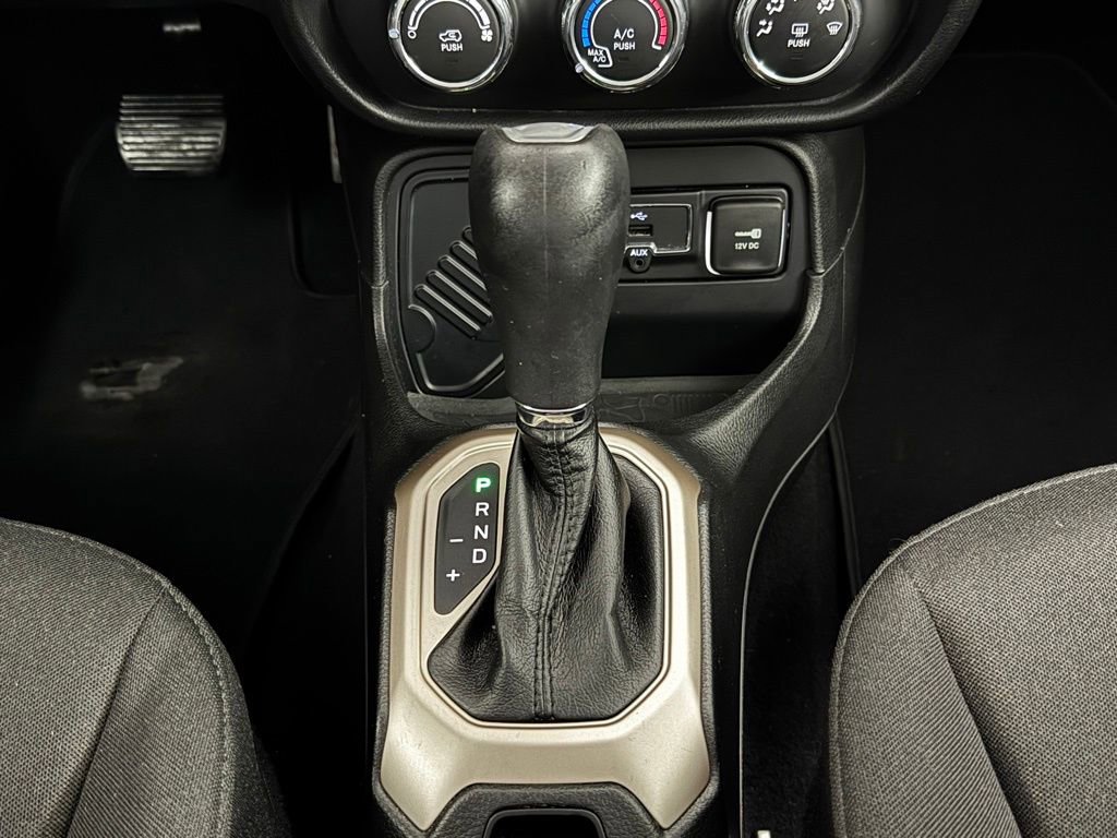 Used 2016 Jeep Renegade Latitude image 18