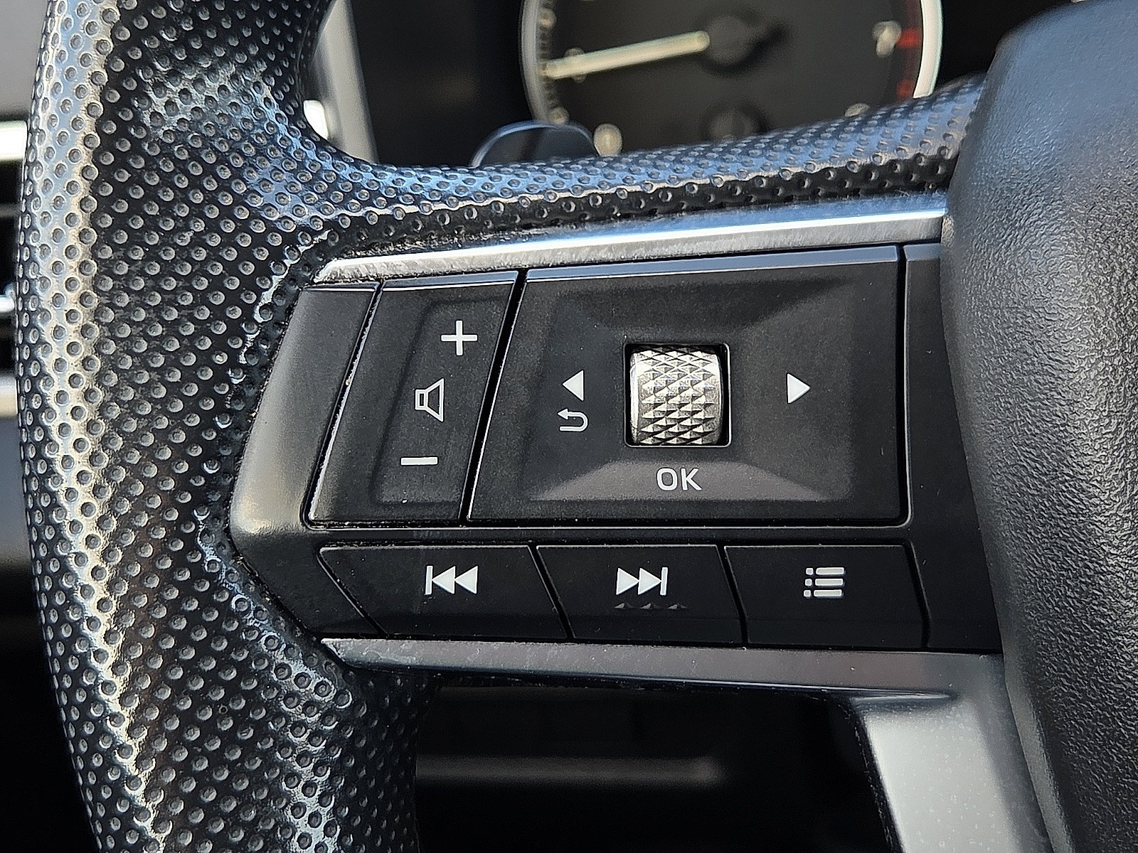 Used 2024 Mitsubishi Outlander ES FWD image 17