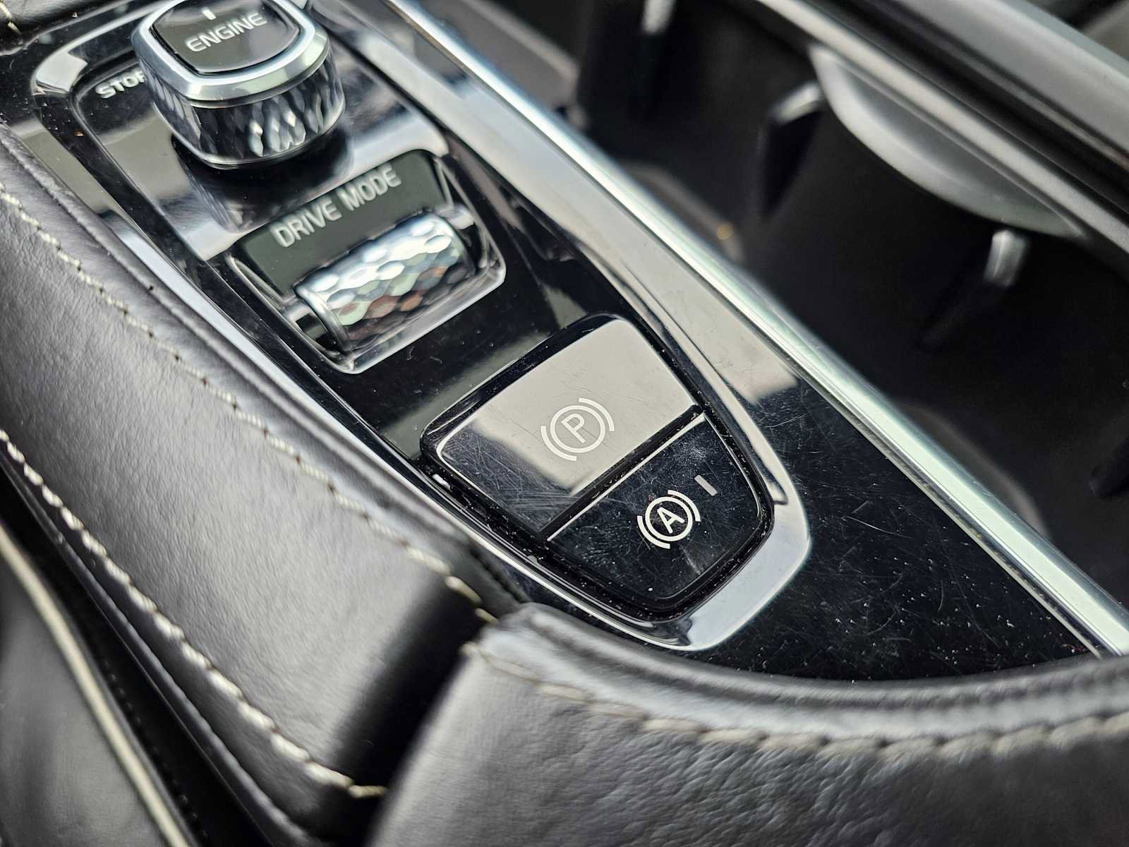 Used 2017 Volvo XC90 T6 R-Design w/ Vision Package image 38