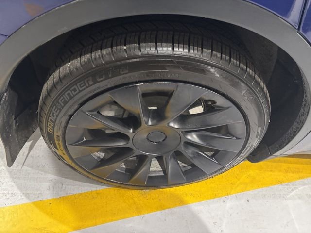 Used 2022 Tesla Model Y Long Range image 32