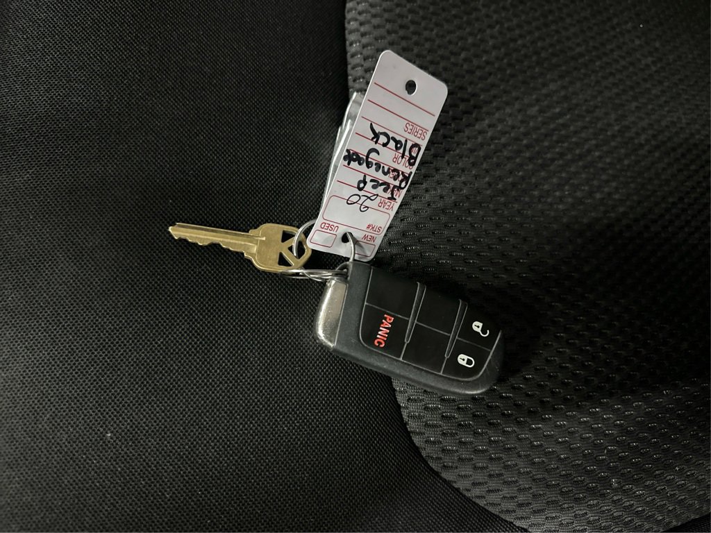 Used 2020 Jeep Renegade Altitude FWD image 34