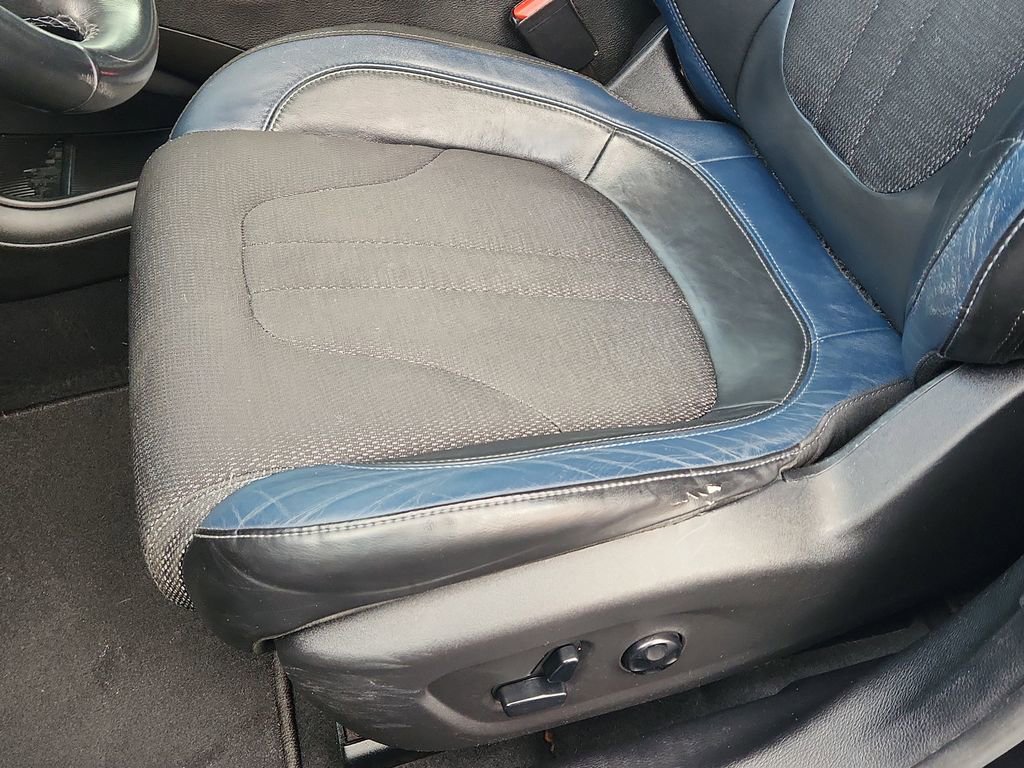 Used 2015 Chrysler 200 S image 7