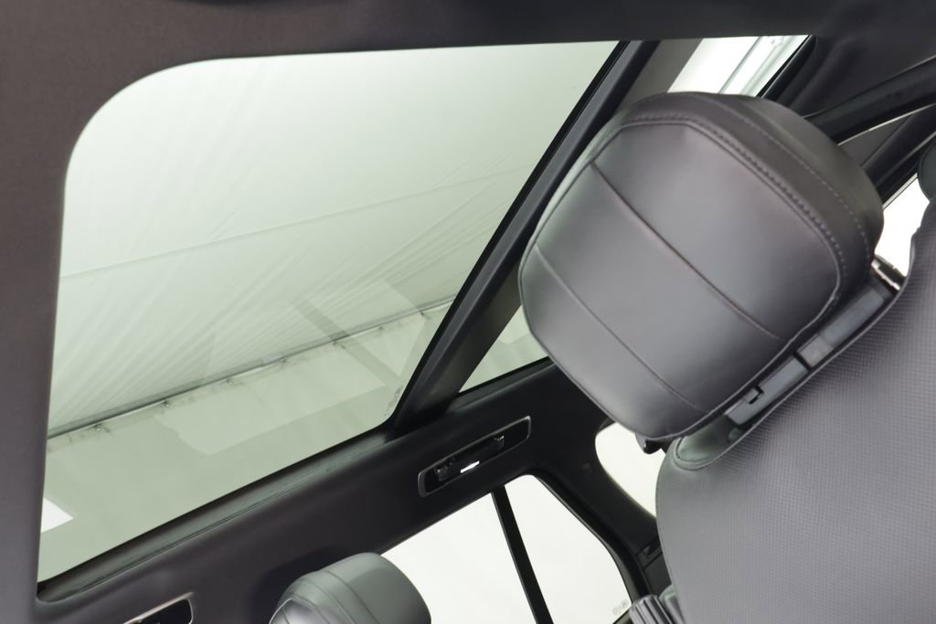 Used 2025 Land Rover Range Rover SE image 14
