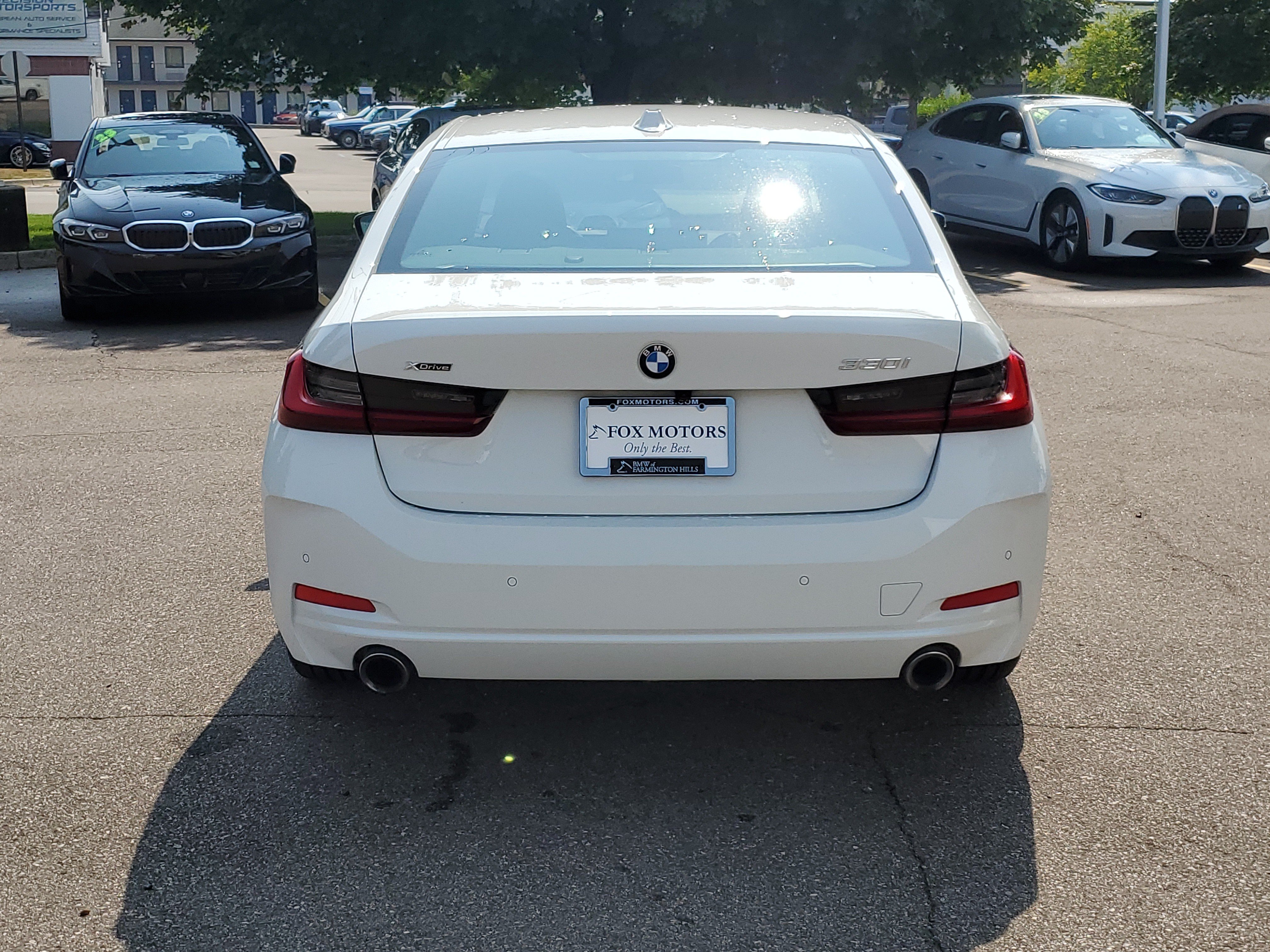 Certified 2023 BMW 330i xDrive Sedan w/ Driving Assistance Package AWD/4WD image 4