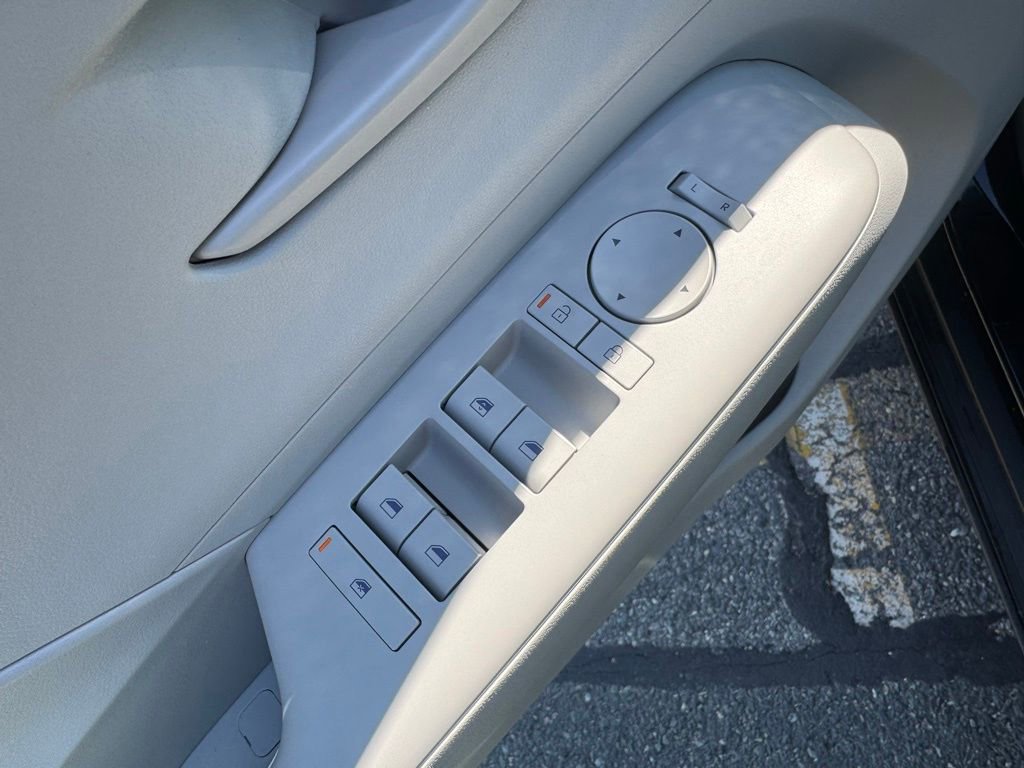 Used 2024 Hyundai Kona SE image 19