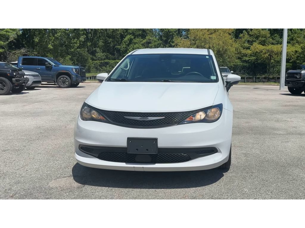 Used 2023 Chrysler Voyager LX FWD image 3