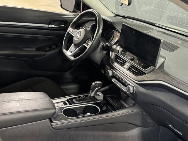 Used 2023 Nissan Altima 2.5 SV w/ SV Premium Package image 10
