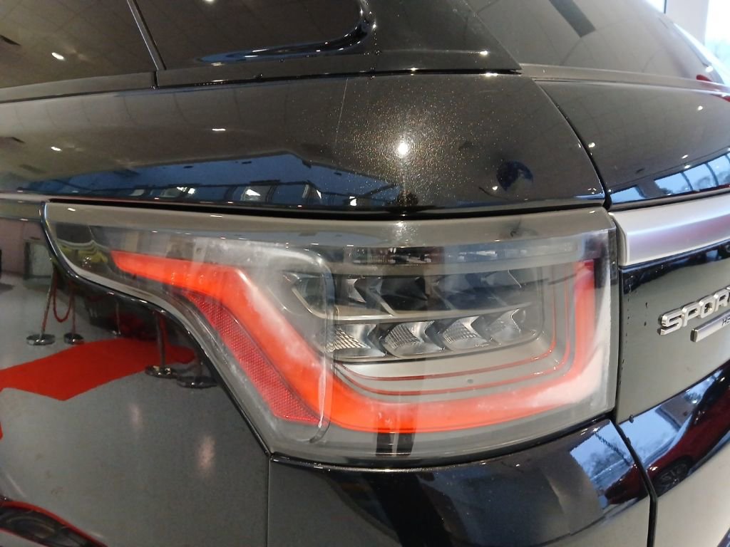 Used 2019 Land Rover Range Rover Sport HSE image 16