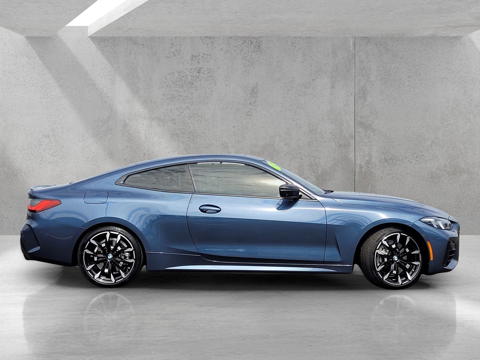 Used 2025 BMW 430i Coupe w/ M Sport Package image 3