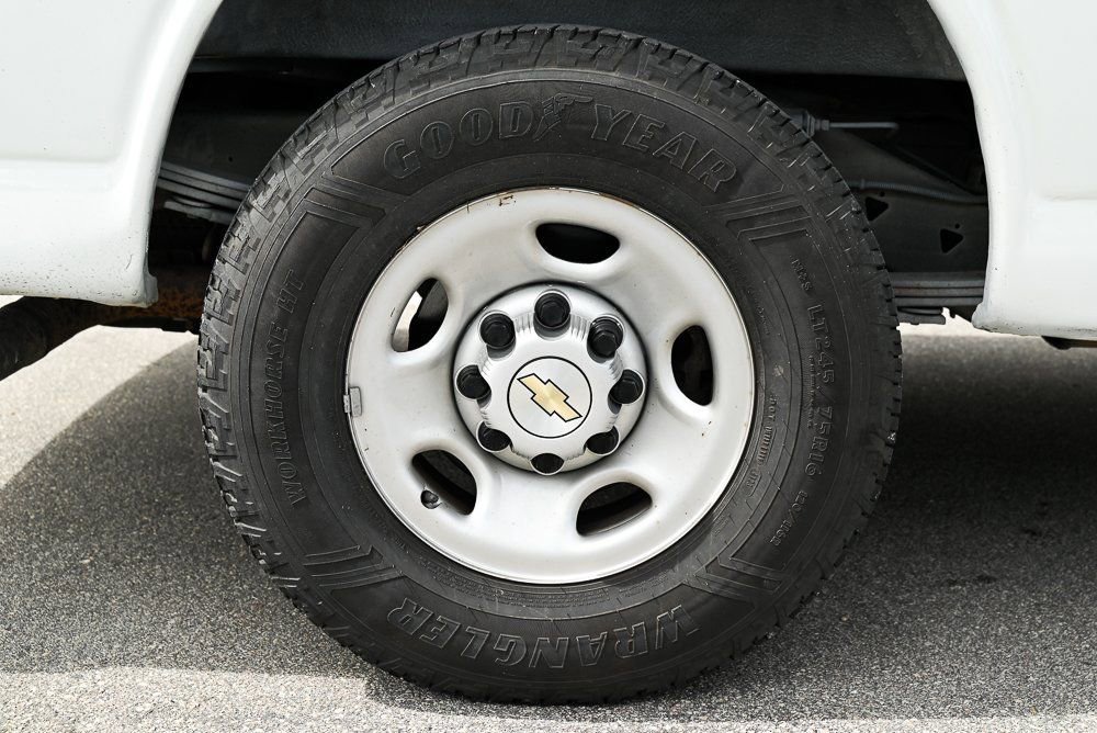 Used 2022 Chevrolet Express 2500 Extended w/ Driver Convenience Package image 10