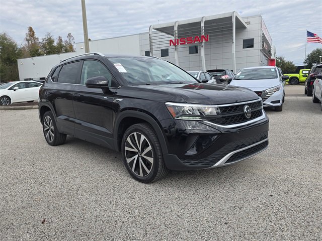 Used 2024 Volkswagen Taos SE image 2