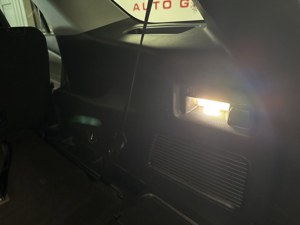 Used 2022 Ford Explorer XLT w/ Equipment Group 202A image 31