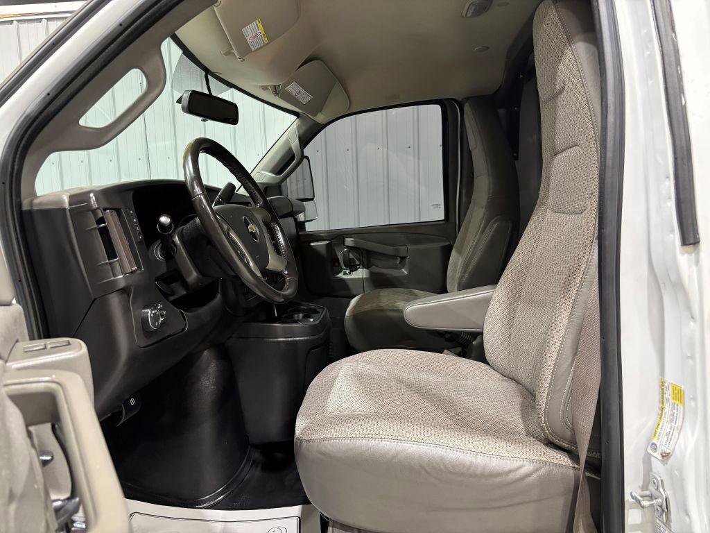 Used 2018 Chevrolet Express 3500 w/ Power Convenience Package RWD image 11