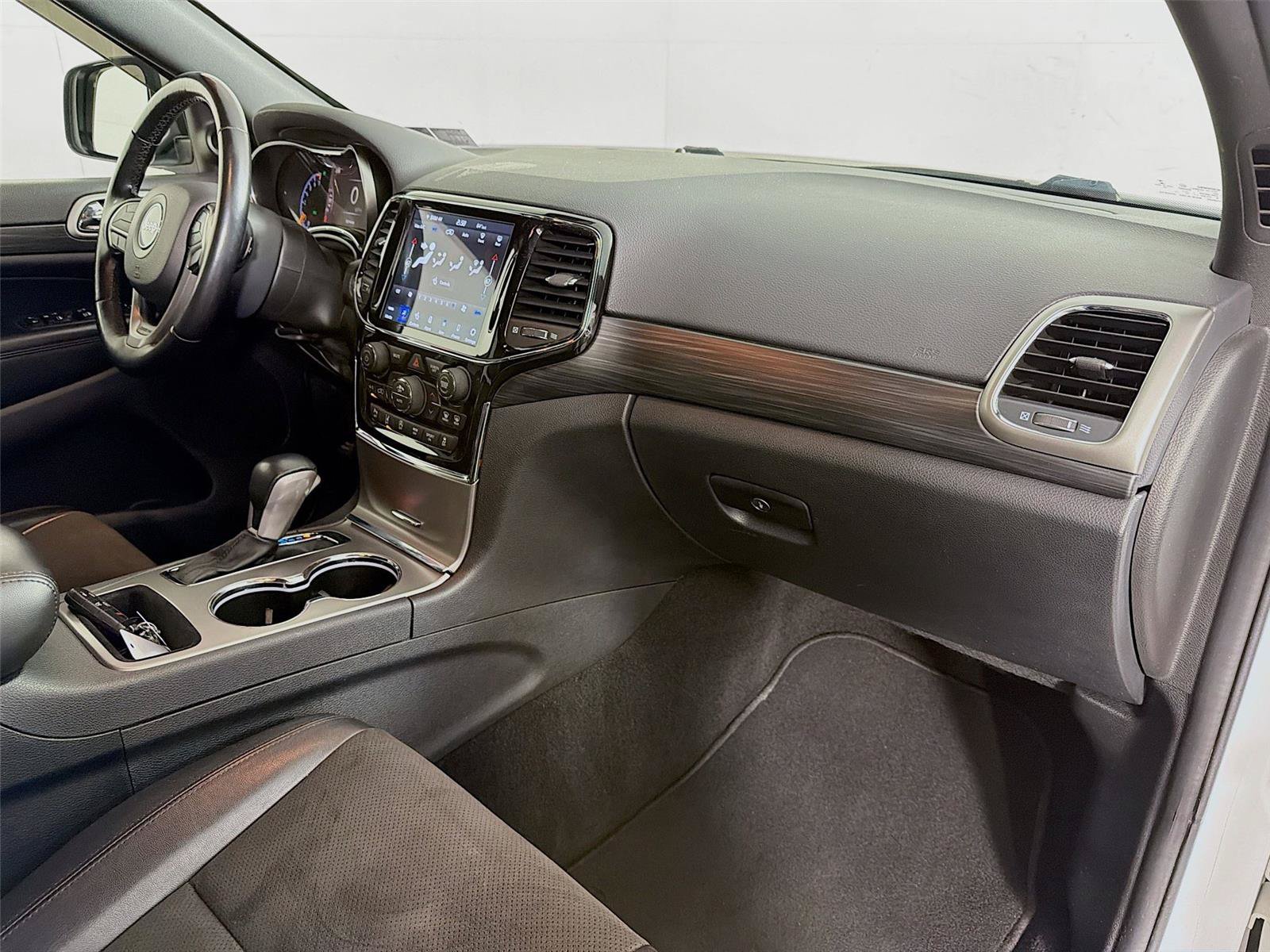 Used 2021 Jeep Grand Cherokee Laredo X AWD/4WD image 32