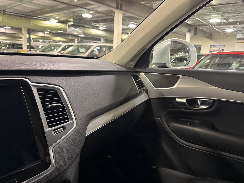 Used 2022 Volvo XC90 T5 Momentum w/ Climate Package AWD/4WD image 19
