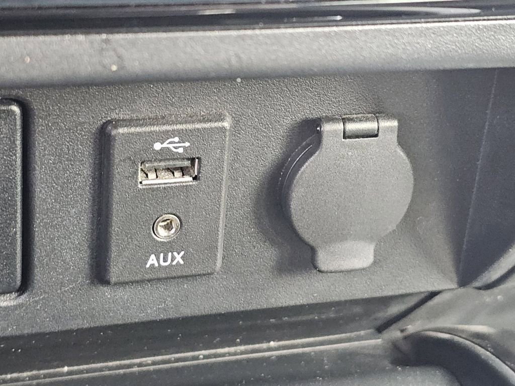 Used 2017 Nissan Titan Platinum Reserve image 27