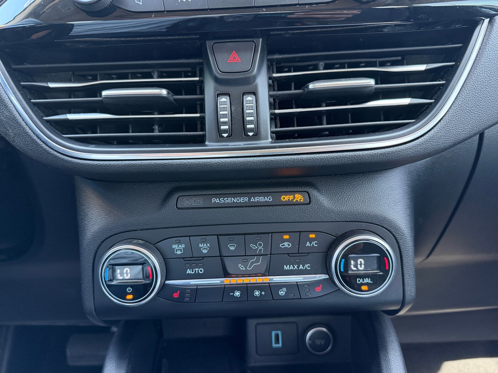 Used 2020 Ford Escape Titanium AWD/4WD image 11