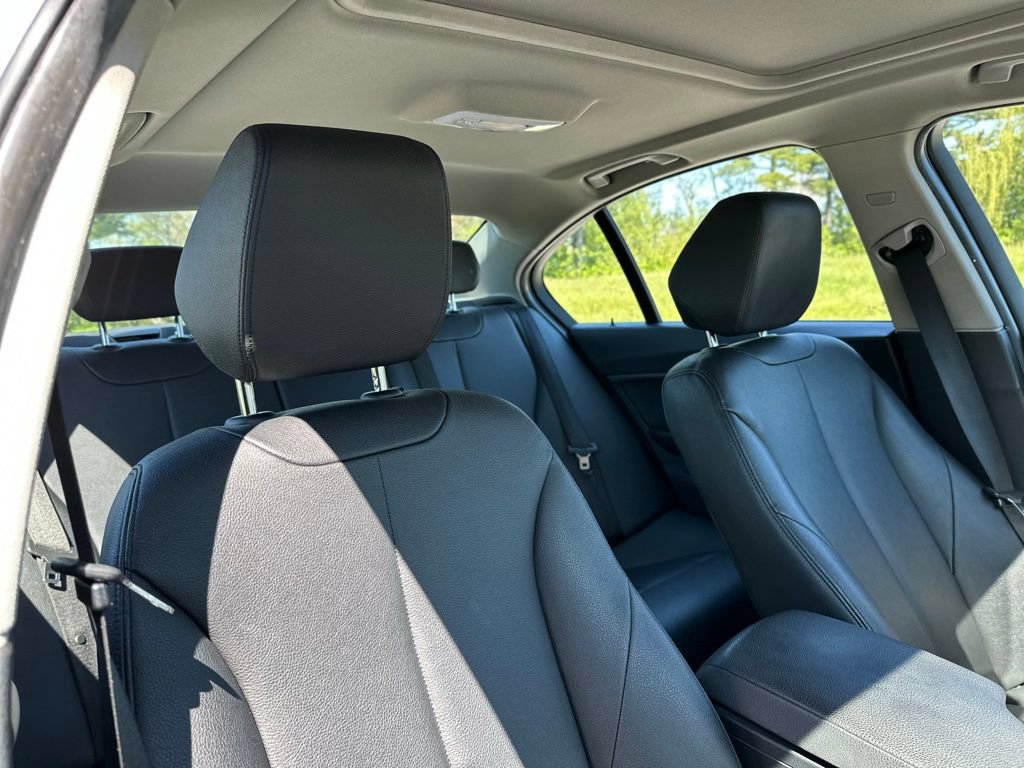 Used 2018 BMW 320i xDrive Sedan w/ Convenience Package AWD/4WD image 27