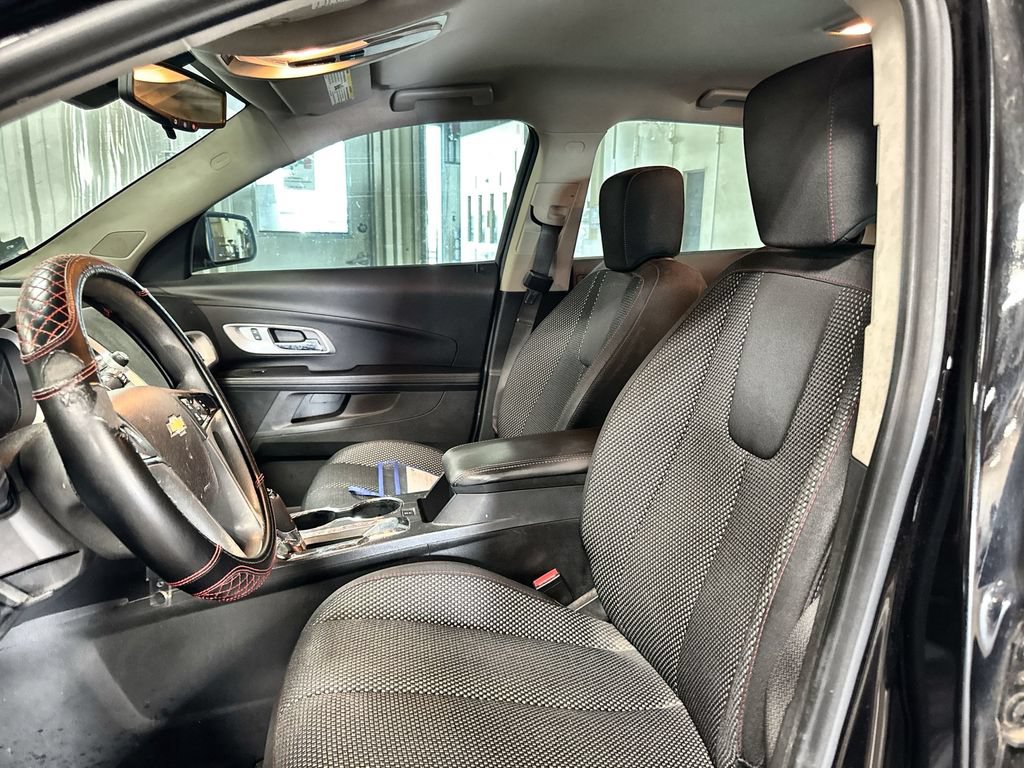 Used 2017 Chevrolet Equinox LS FWD image 2