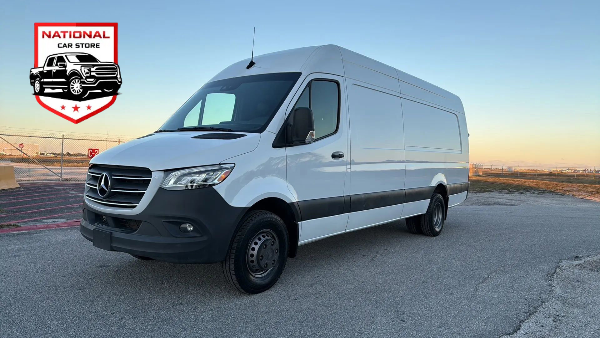 Used 2023 Mercedes-Benz Sprinter 4500 image 1