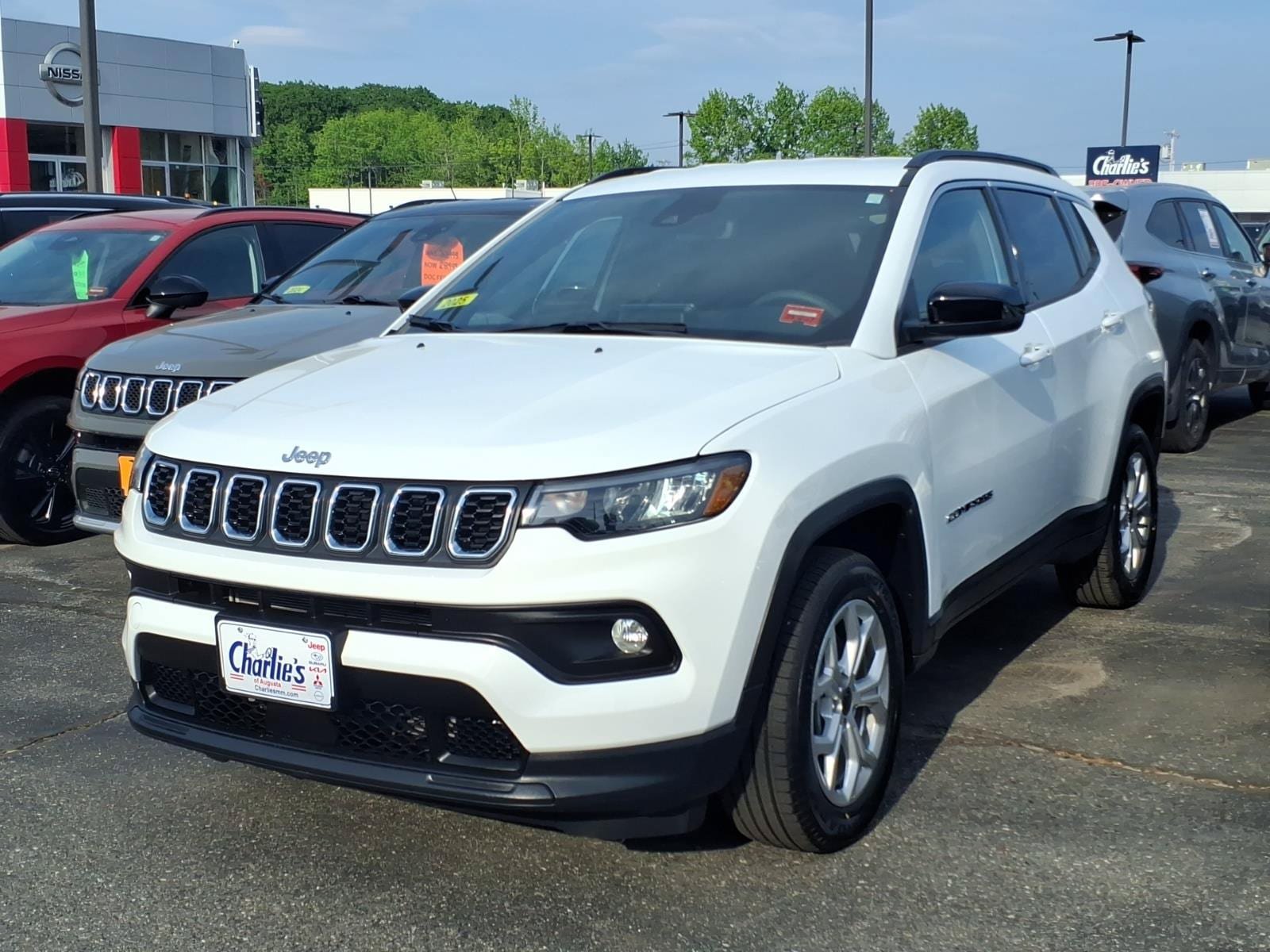 Used 2025 Jeep Compass Latitude AWD/4WD image 1