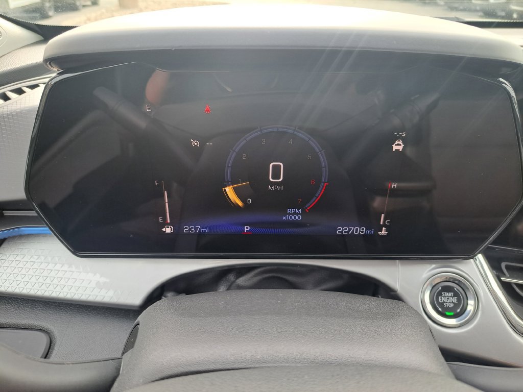 Used 2025 Chevrolet Trax LT w/ LT Convenience Package FWD image 10