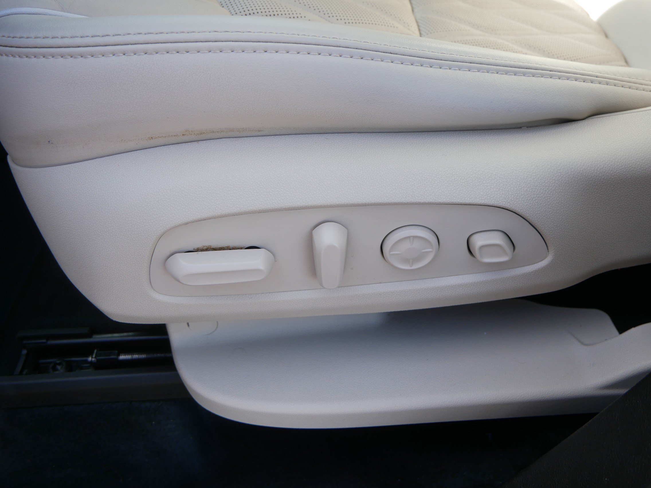 Used 2023 Buick Enclave Avenir w/ Avenir Technology Package AWD/4WD image 25