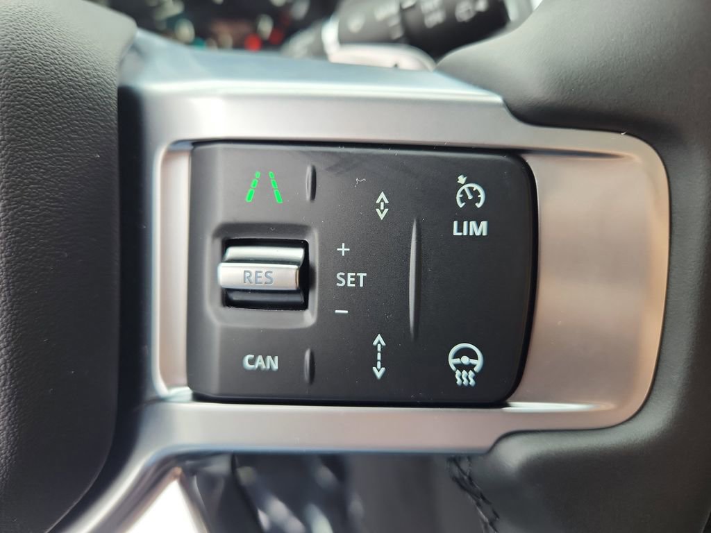 Used 2025 Land Rover Discovery S image 20